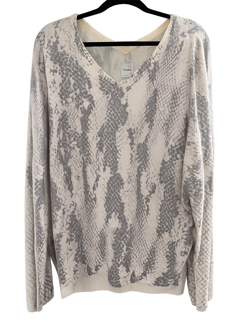 Maeve 100% Cashmere Cream and Light Gray V-Neck Cashmere Sweater